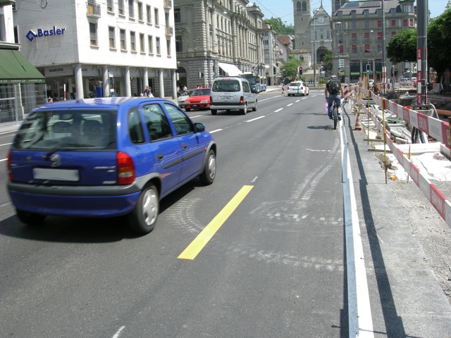 Velostreifen hört einfach auf